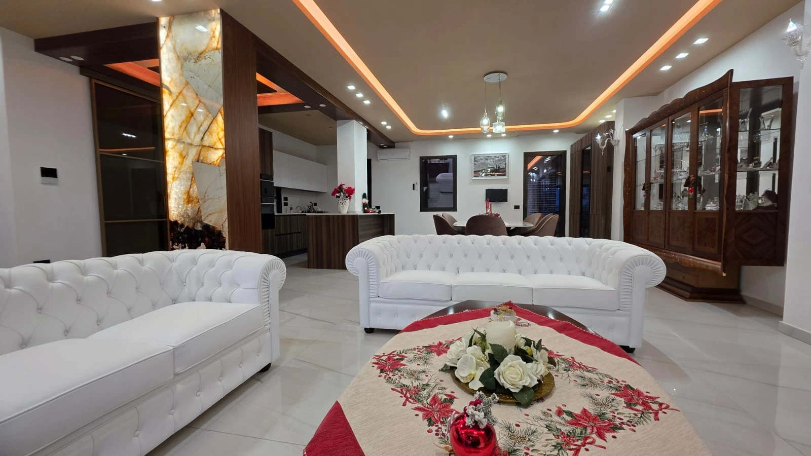Il salone di Luise House ad Aversa